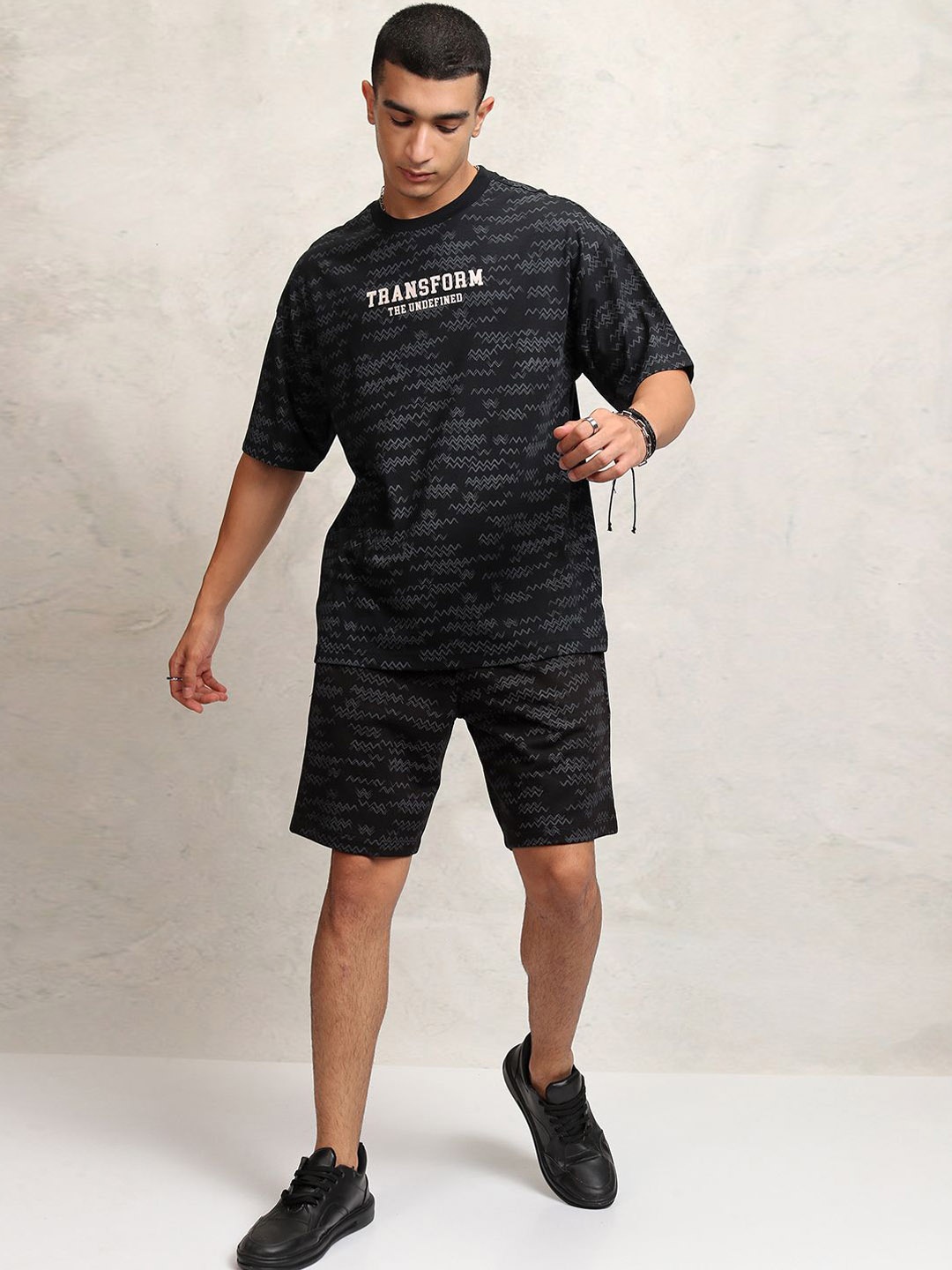 

HIGHLANDER Typography Printed T-shirt & Shorts, Black