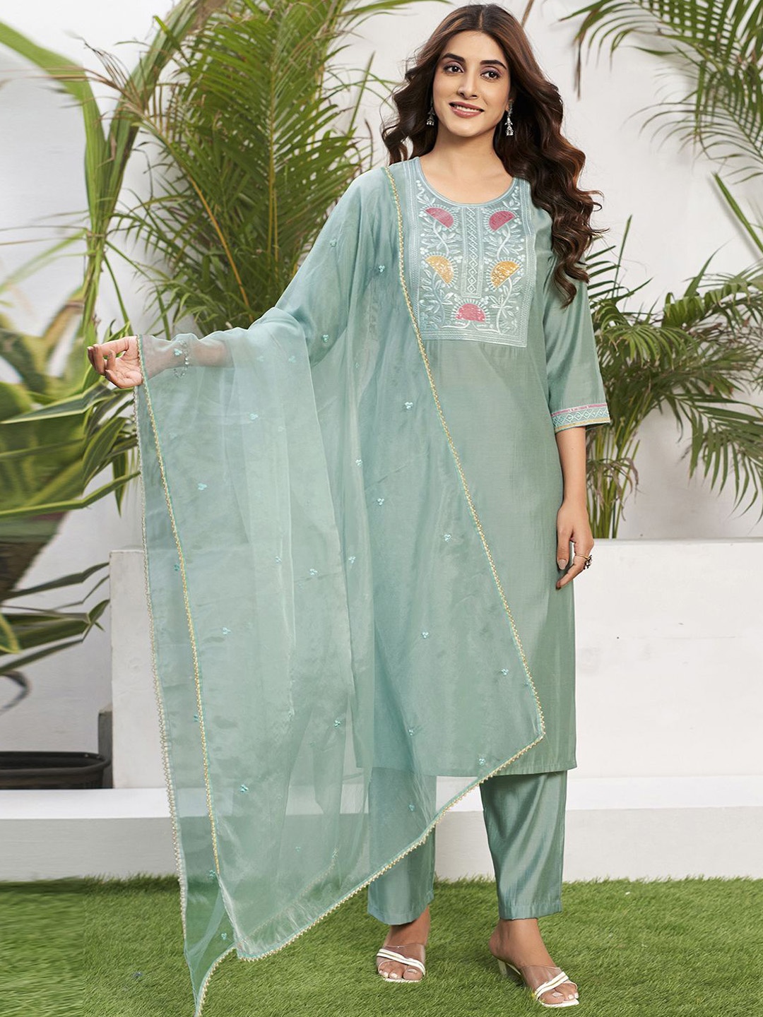 

SKYLEE Green & White Ethnic Motifs Embroidered Straight Kurta & Trousers With Dupatta