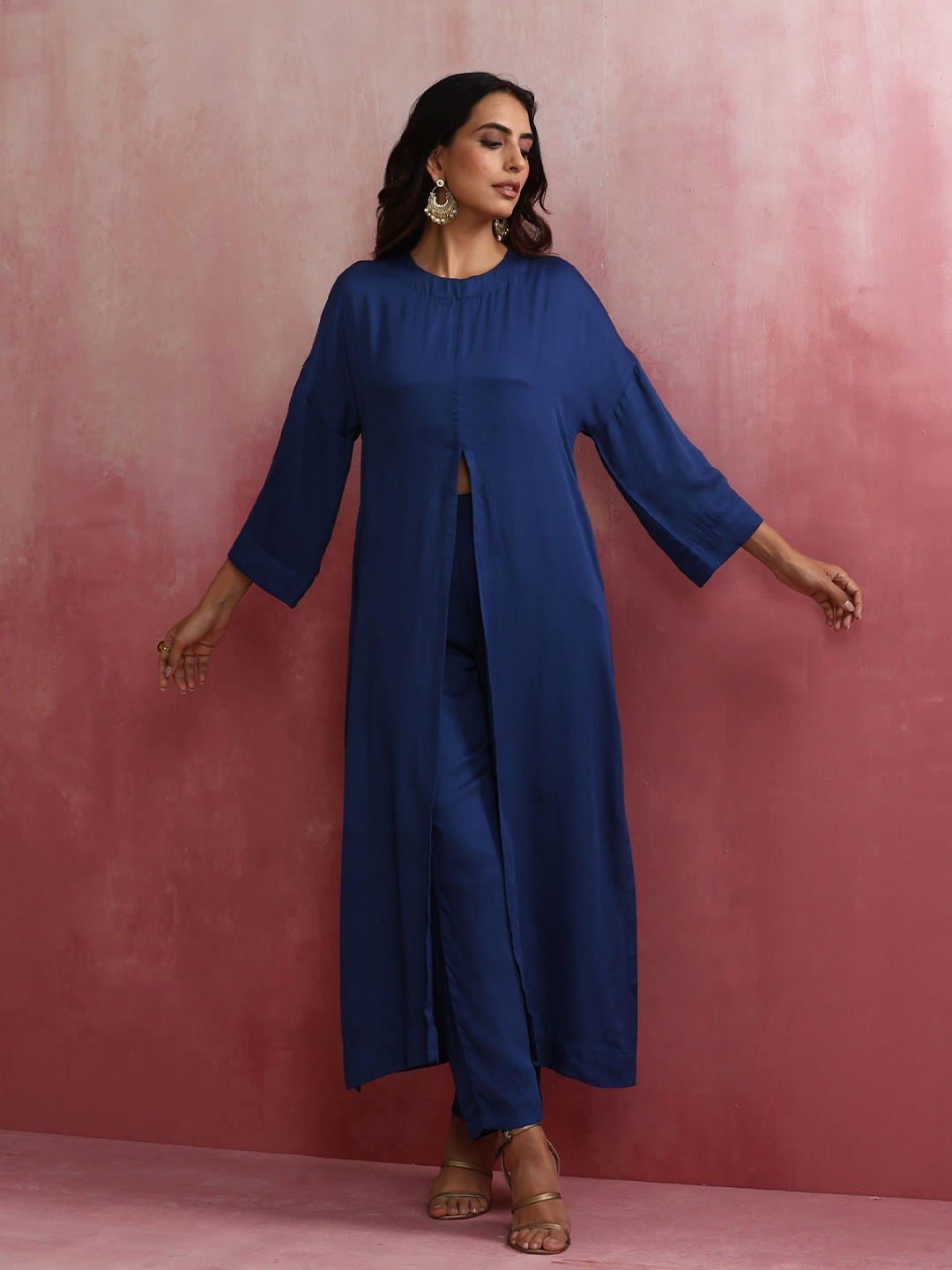 

trueBrowns Round Neck High Slit Straight Kurta With Trousers, Blue
