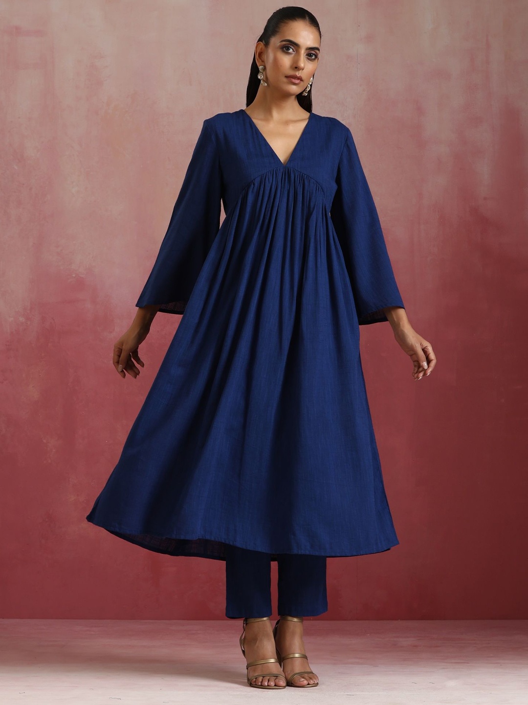 

trueBrowns V-Neck Bell Sleeves Pure Cotton Empire Anarkali Kurta With Trousers, Blue
