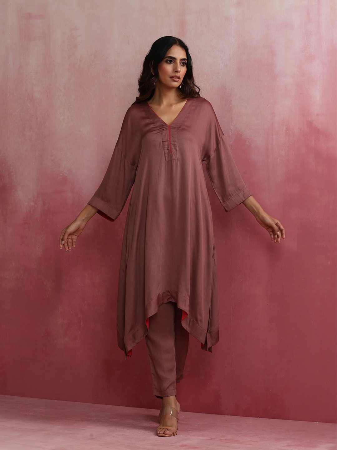 

trueBrowns V-Neck Drop Shoulder Sleeves A-Line Kurta With Trousers, Brown