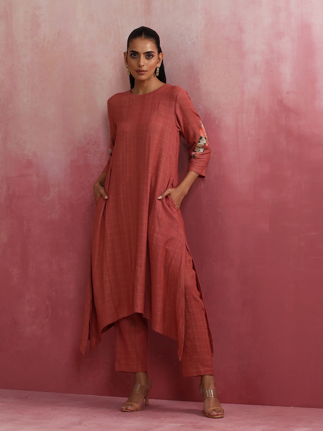 

trueBrowns Geometric Woven Design Thread Work A-Line Kurta With Trousers, Brown