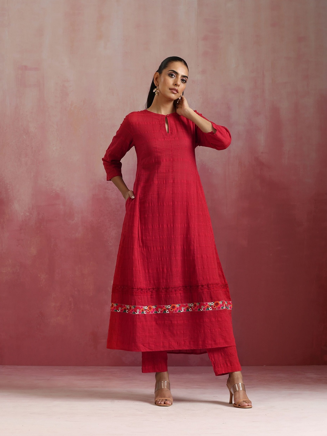 

trueBrowns Self Design Keyhole Neck Thread Work Anarkali Kurta With Trousers, Red