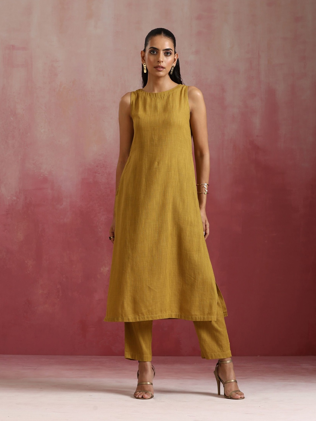 

trueBrowns Round Neck Sleeveless Pure Cotton A-Line Kurta with Trousers, Mustard