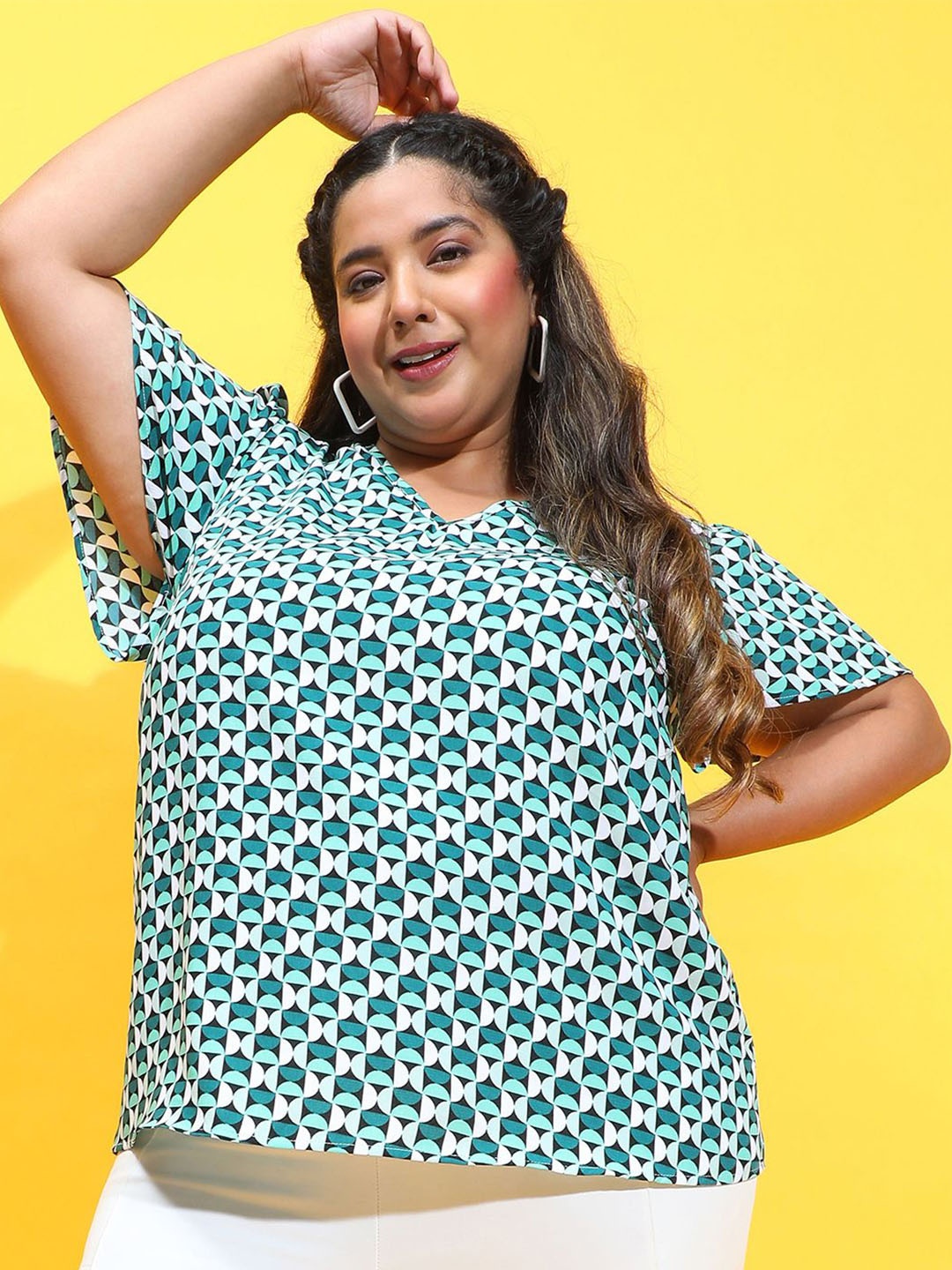 

Oxolloxo Women Plus Size V-Neck Flared Sleeve Crepe Boxy Top, Green
