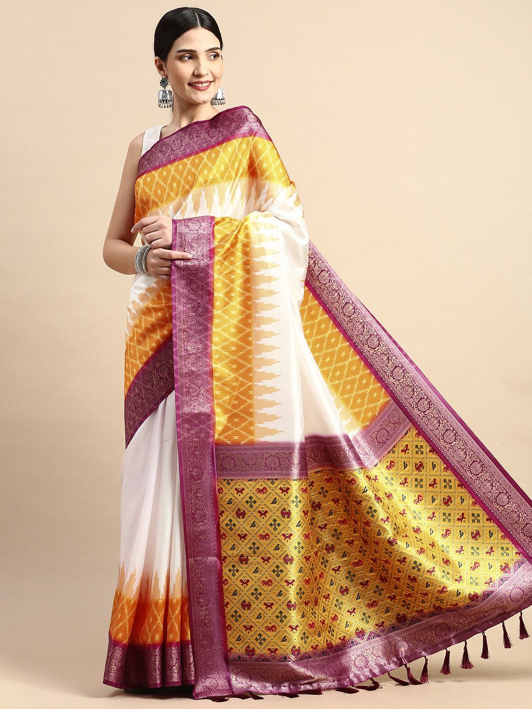 

VASTRANAND Zari Silk Blend Ikat Saree, White