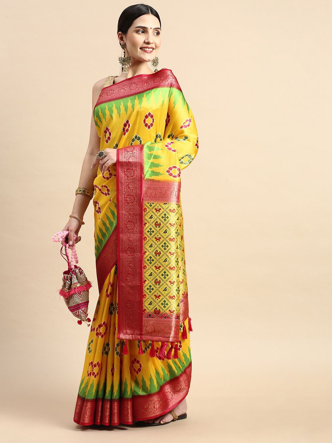 

VASTRANAND Zari Silk Blend Ikat Saree, Yellow