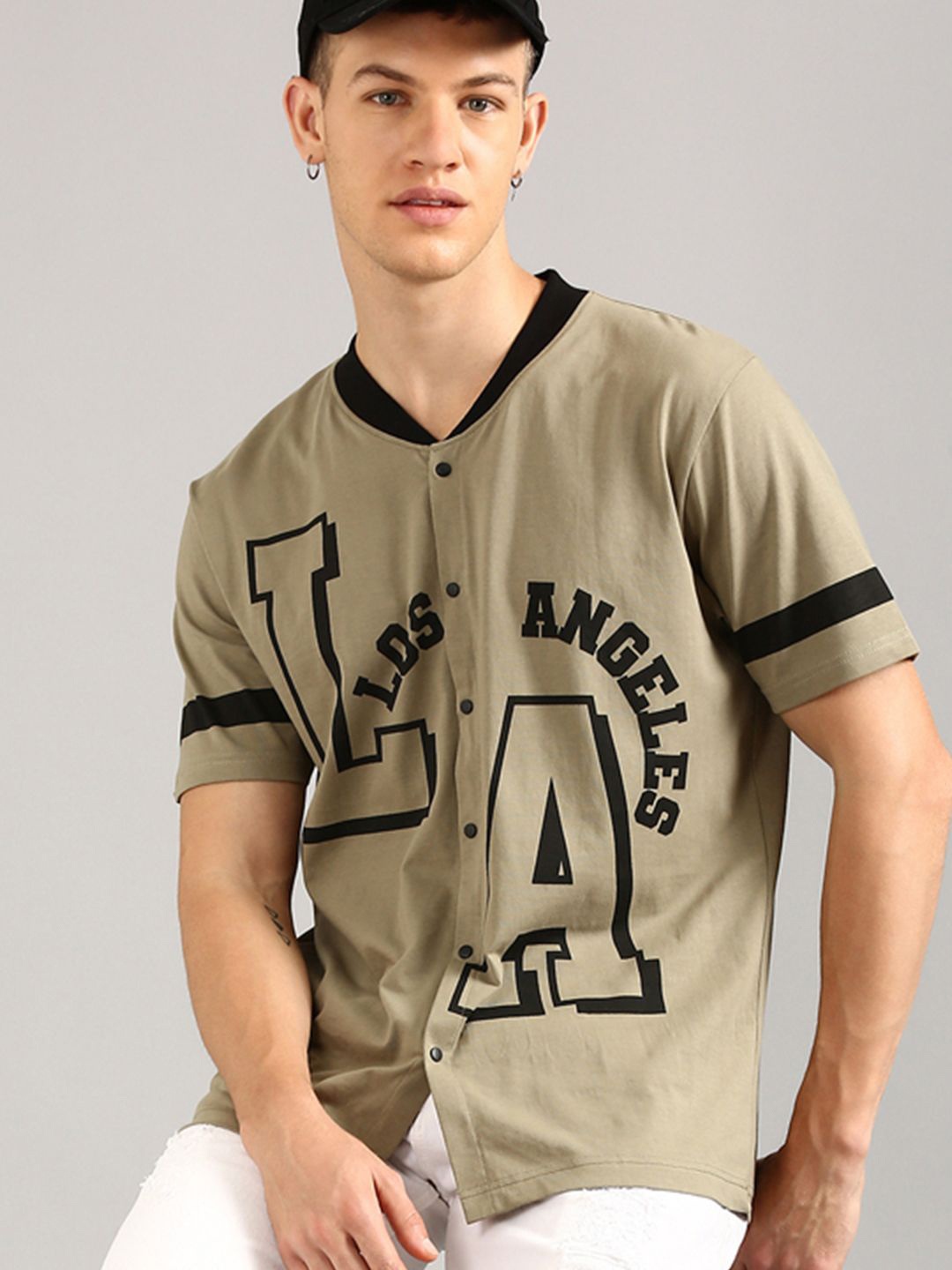 

Joven Men Typography Printed Hooded Pockets T-shirt, Olive