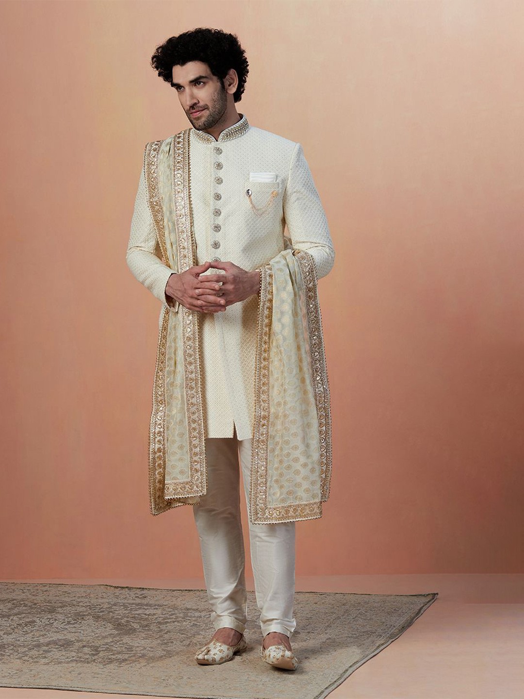 

Manyavar Men Ethnic Motifs Embroidered Dupatta with Sequinned, Beige