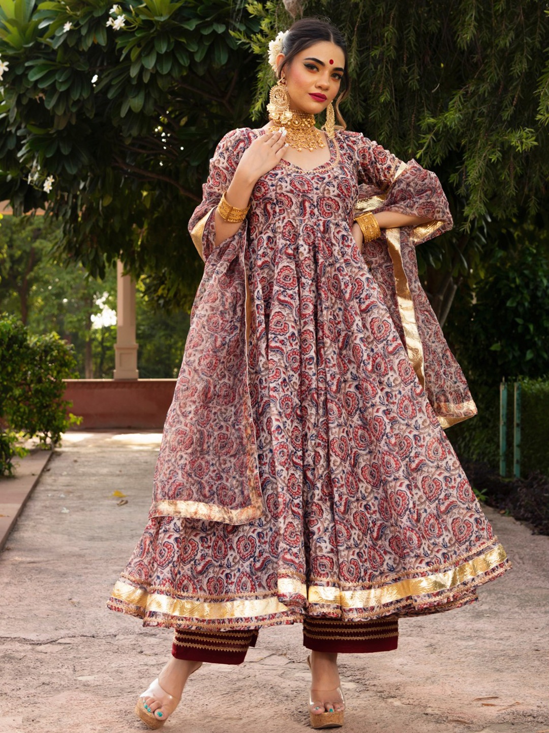 

Pomcha Women Floral Printed Regular Gotta Patti Kurta with Salwar & With Dupatta, Maroon