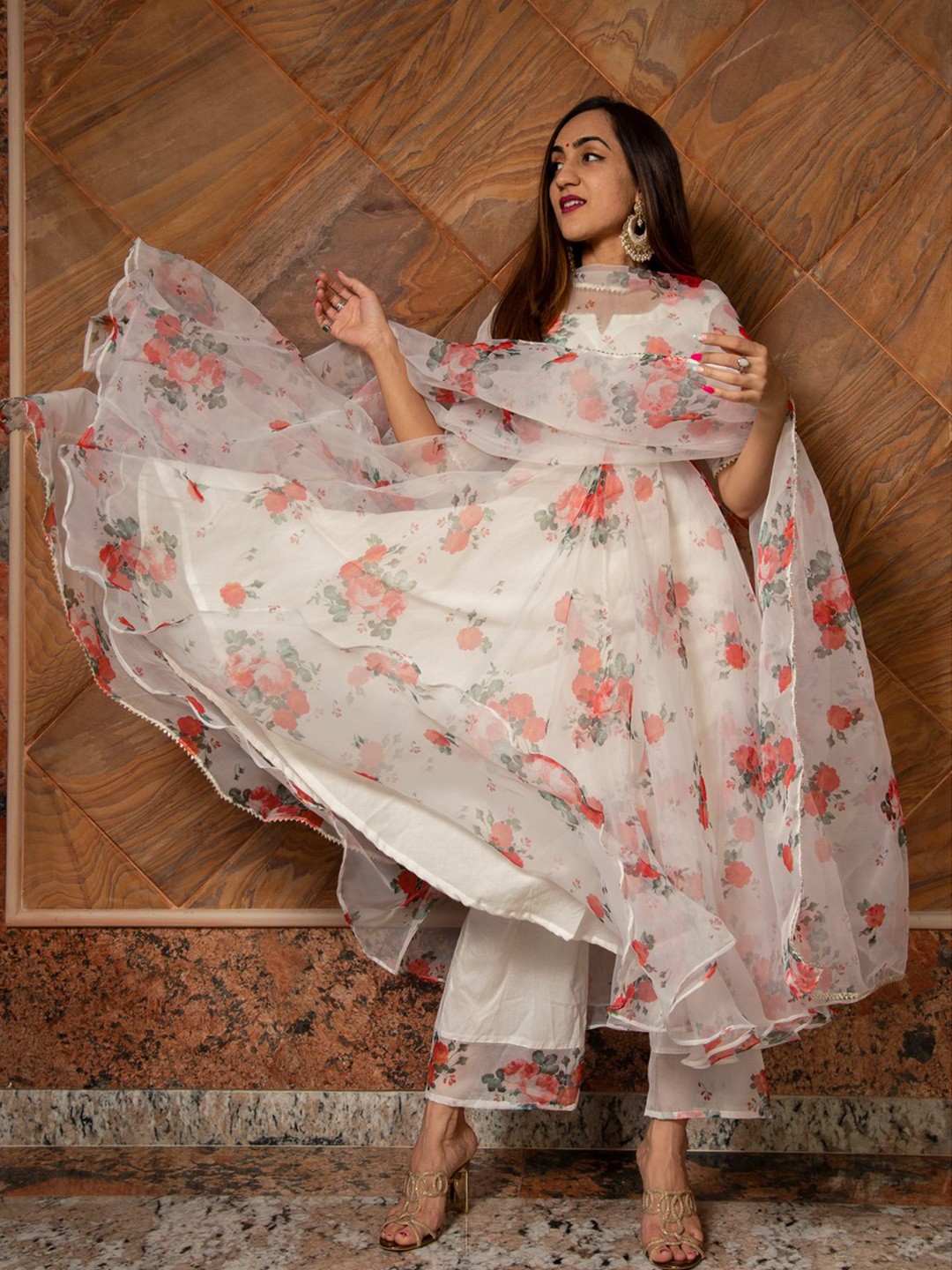 

Pomcha Women Floral Printed Regular Kurta with Palazzos & With Dupatta, White