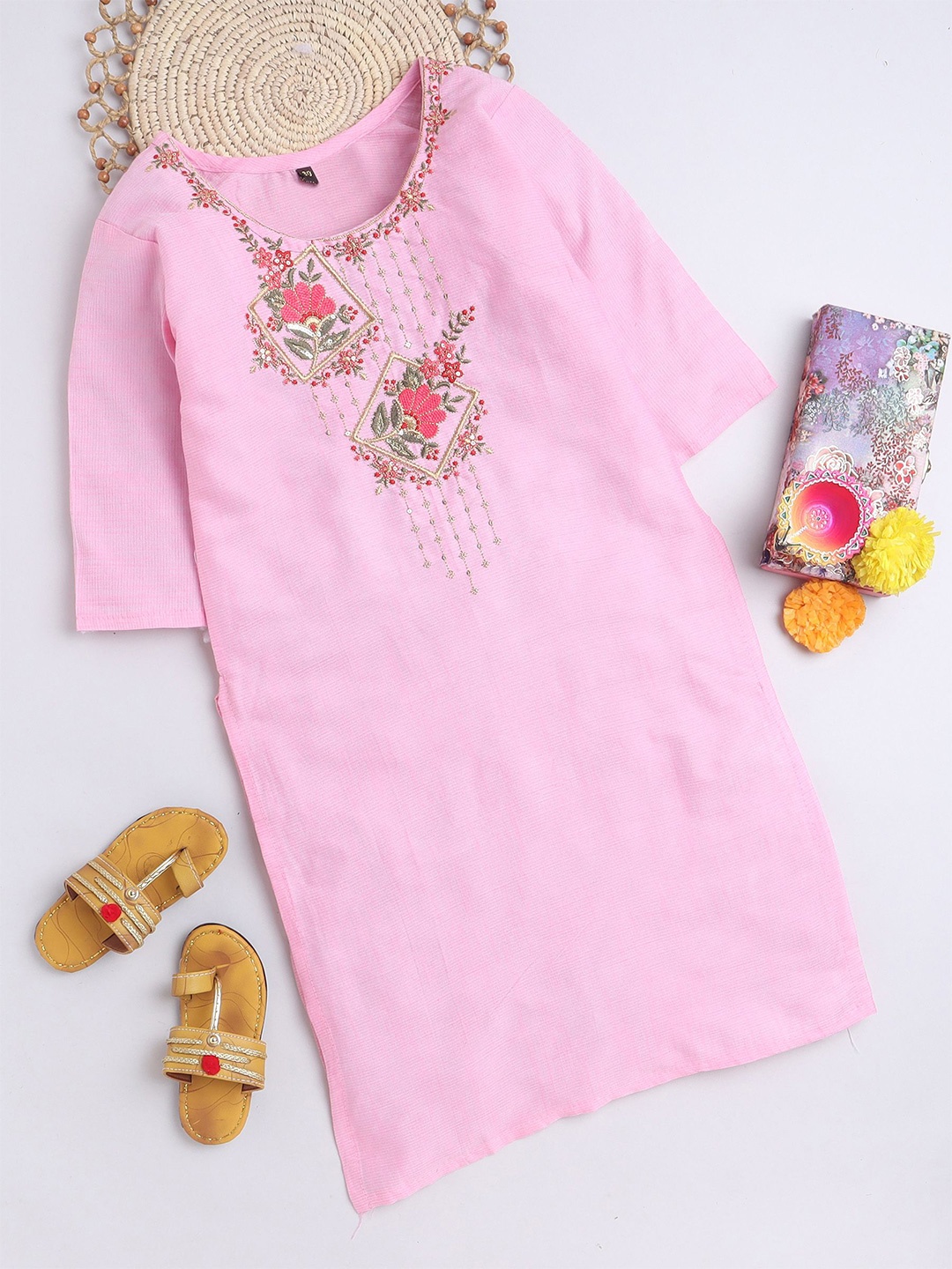 

FOURFOLDS Embroidered Kurti, Pink