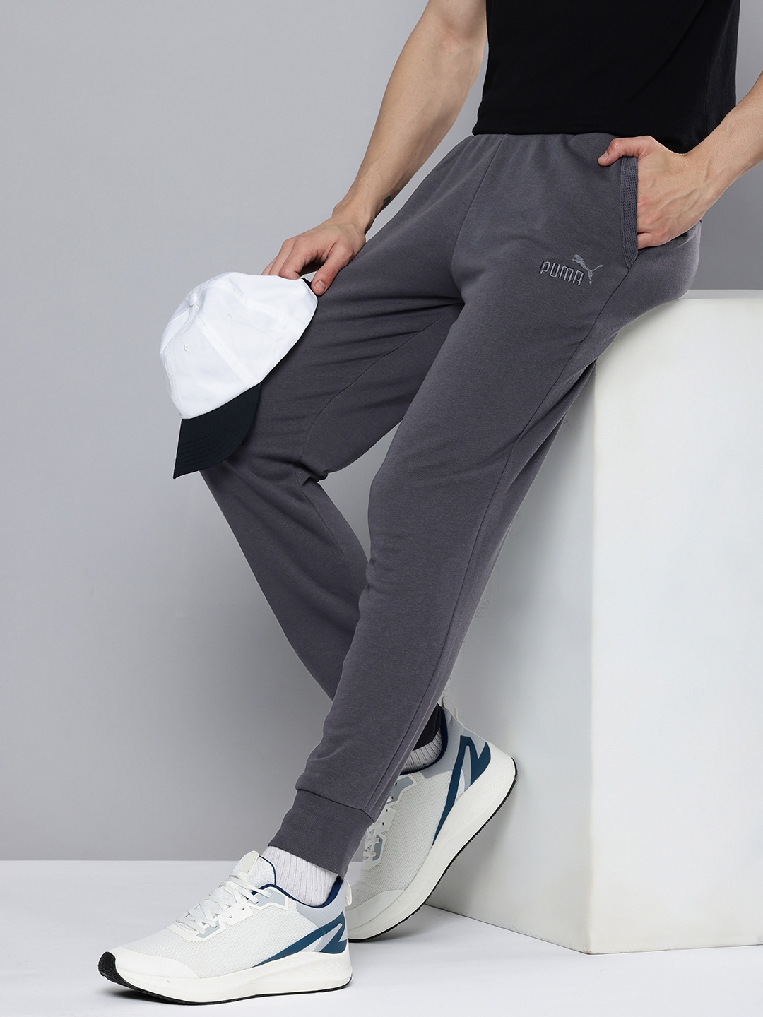 

Puma Men's ELEVATED Joggers, Grey