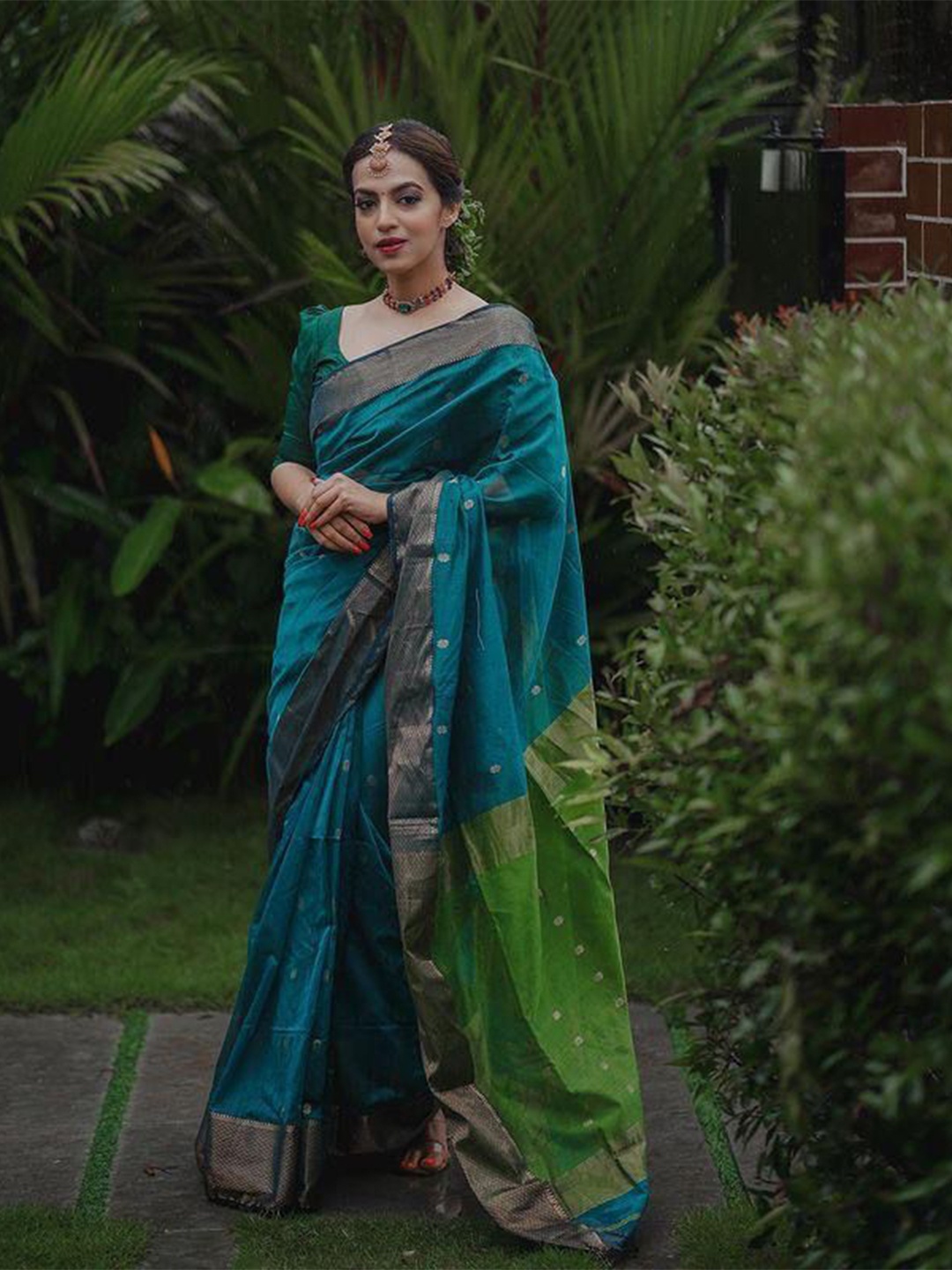 

revika Woven Design Zari Pure Silk Kanjeevaram Saree, Green