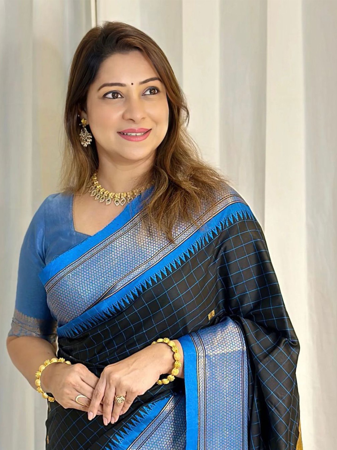 

revika Woven Design Zari Pure Silk Kanjeevaram Saree, Blue