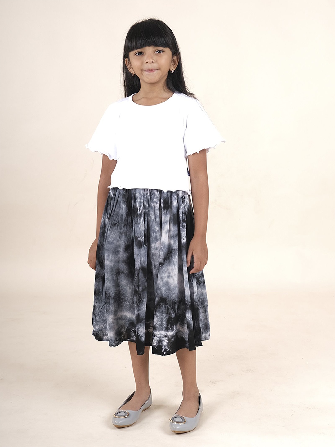 

KiddoPanti Girls T-shirt with Skirt, White