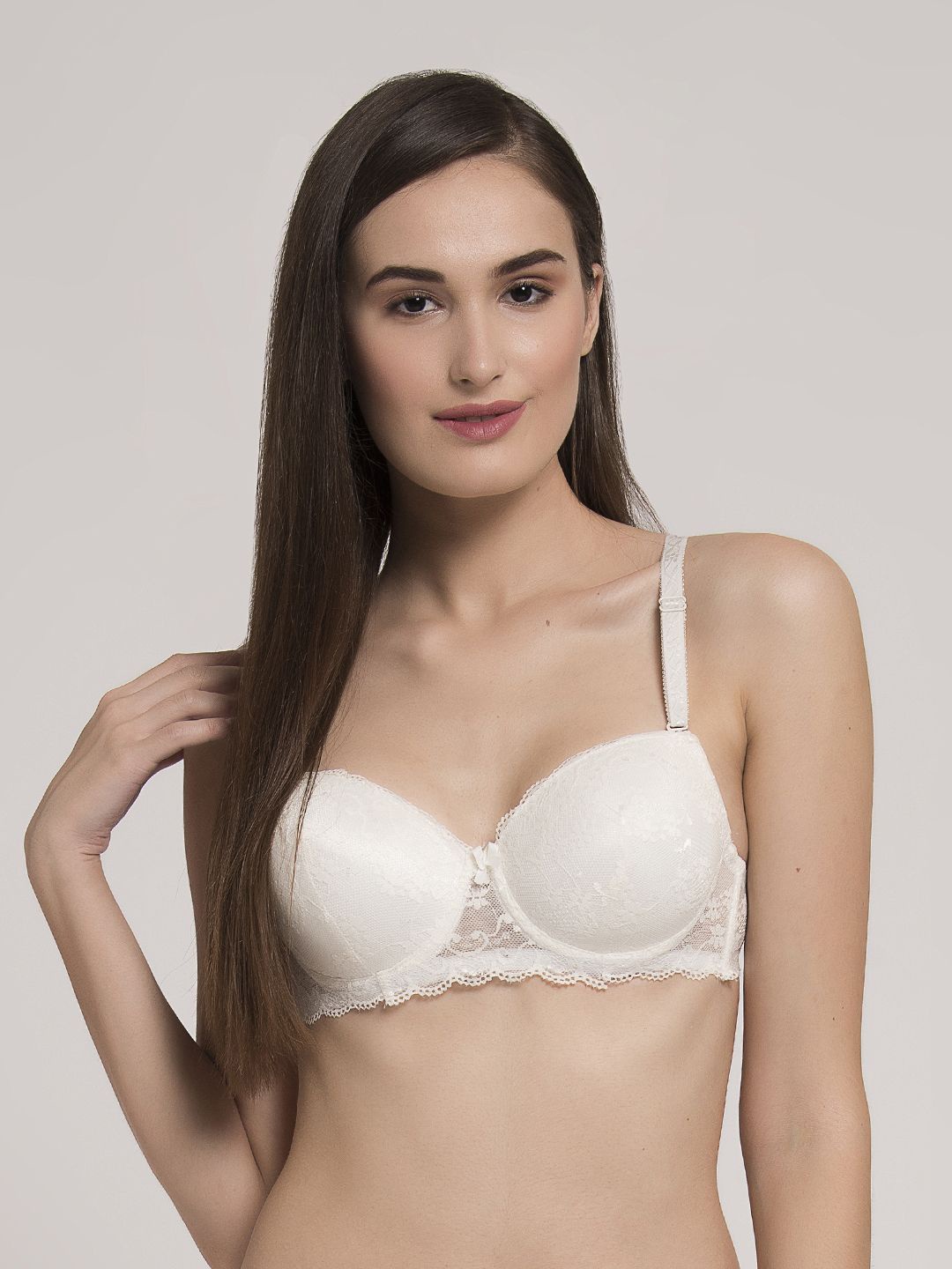 

MAKCLAN Bra Medium Coverage Underwired Lightly Padded, White