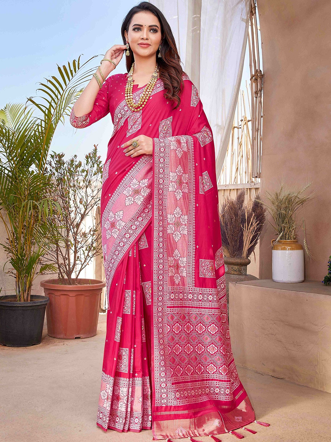 

HEER FASHION Woven Design Zari Banarasi Saree, Pink