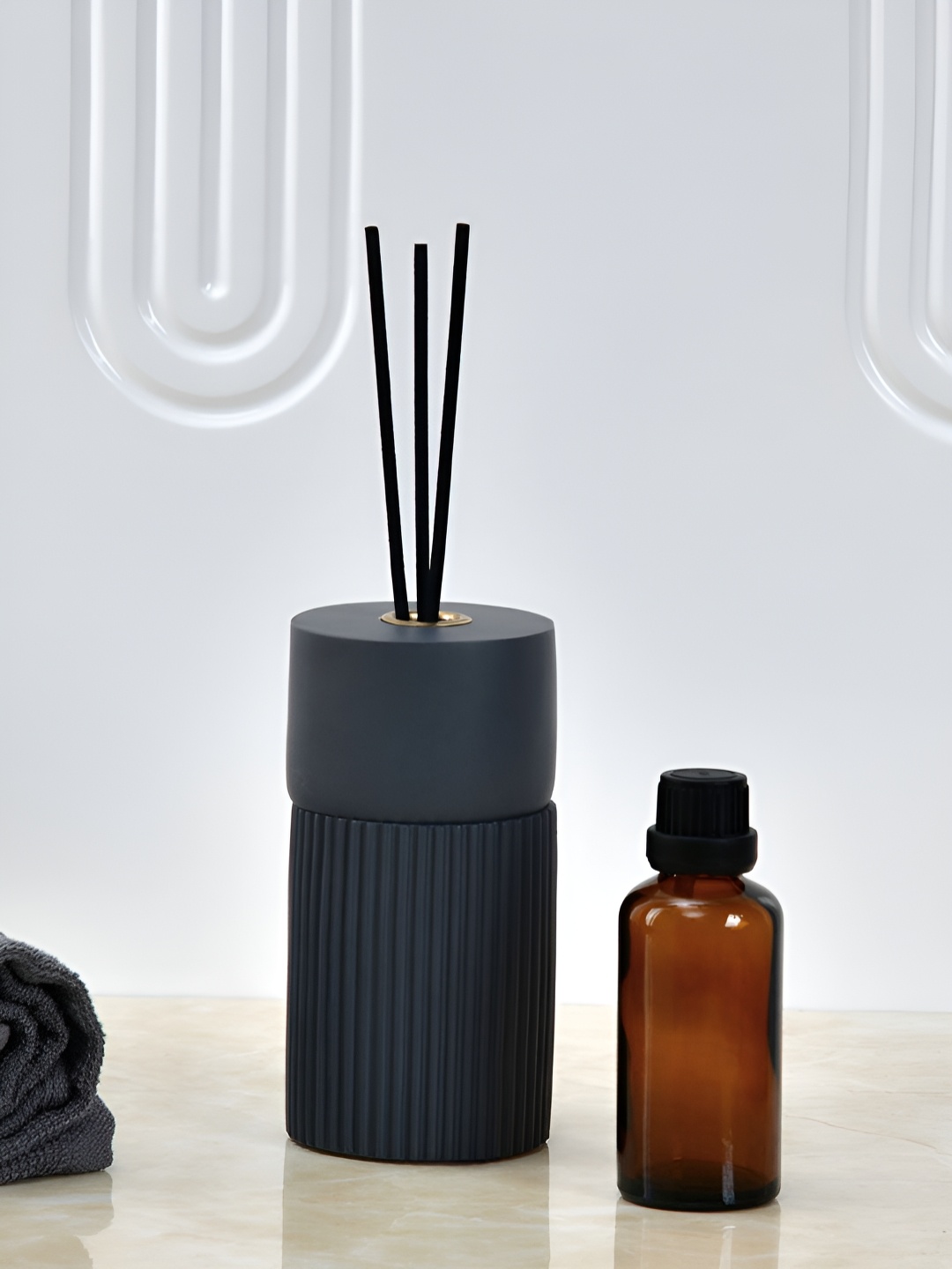 

Athome by Nilkamal Grey Textured Aroma Oil Diffusers