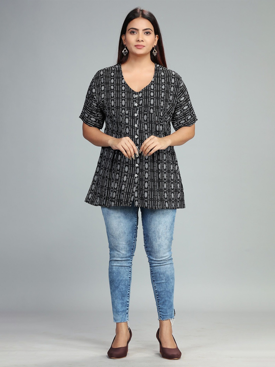 

COTTON CULTURE Geometric Printed V-Neck Pure Cotton Kurti, Black