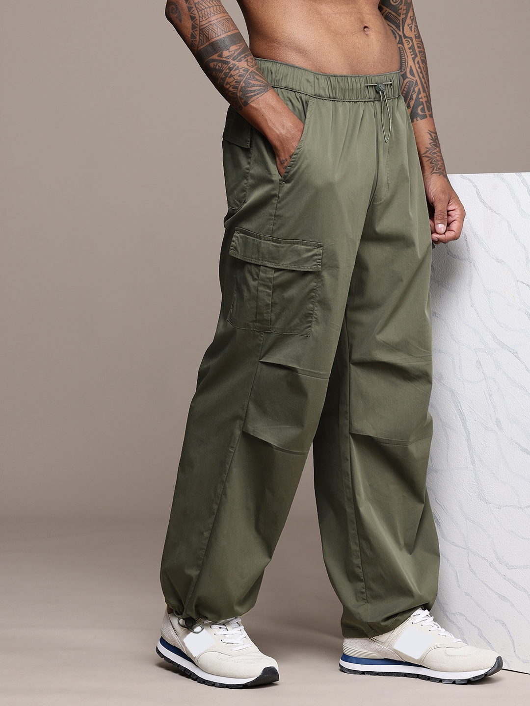 

Roadster Men Cargos Trousers, Olive