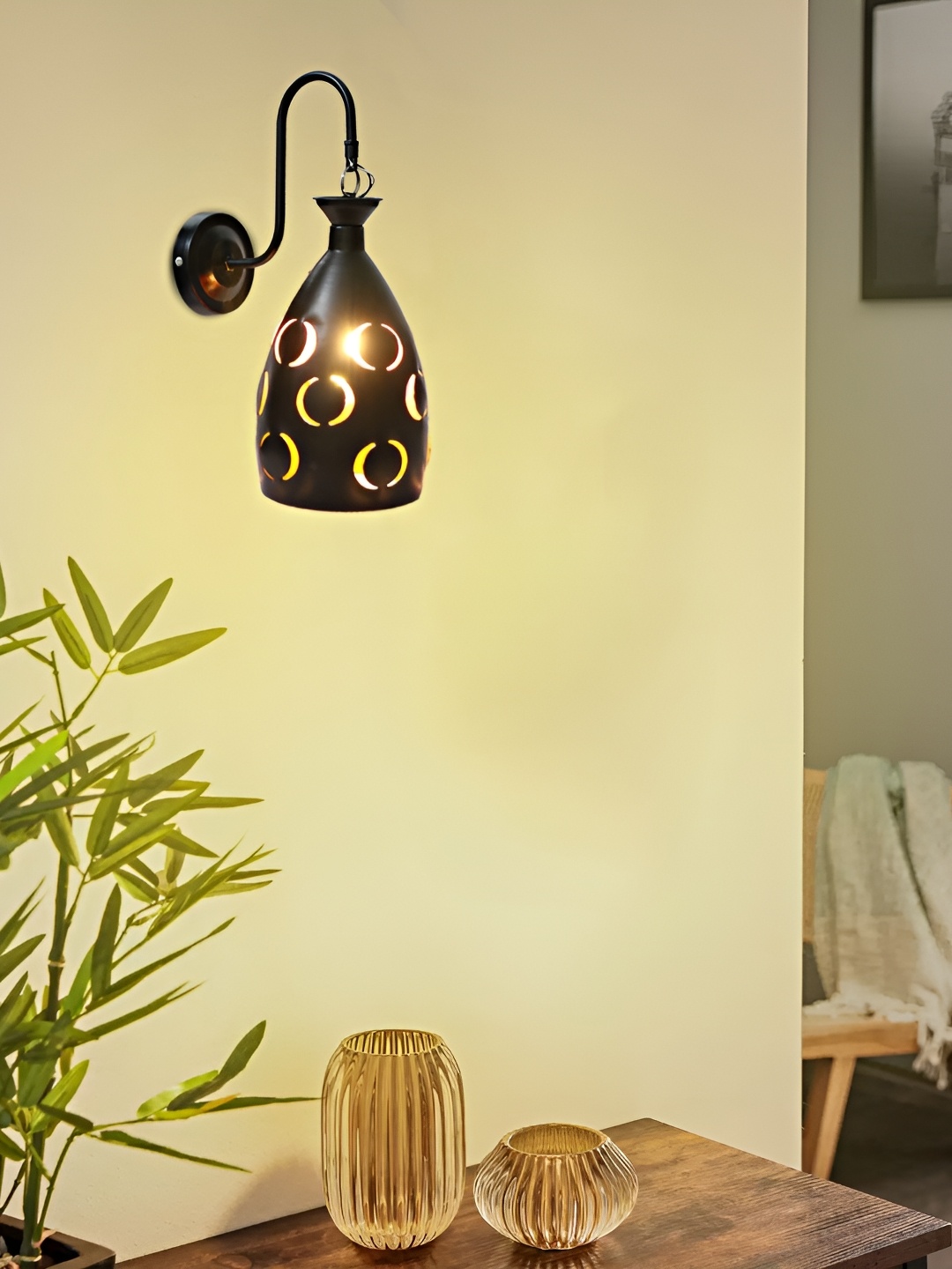 

MFD HOME FURNISHING Black Metal Traditional Cylinder Shaped Wall Lamp