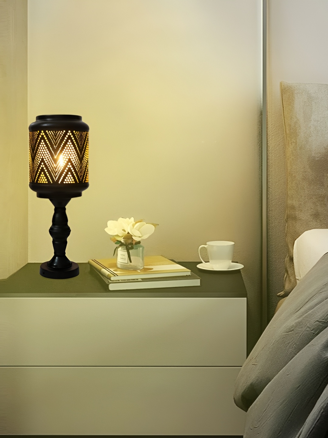 

MFD HOME FURNISHING Black Metal Contemporary Cylindrical Shaped Table Lamp with Bulb