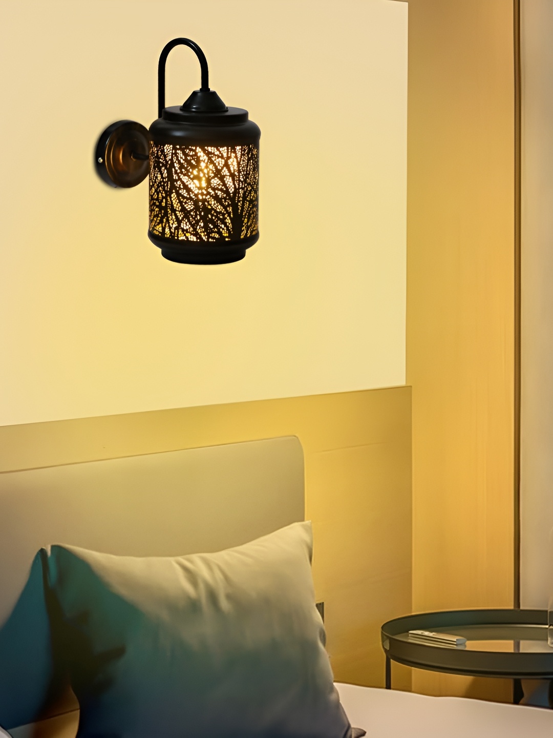 

MFD HOME FURNISHING Black & Gold-Toned Metal Traditional Cylinder Shaped Wall Lamp