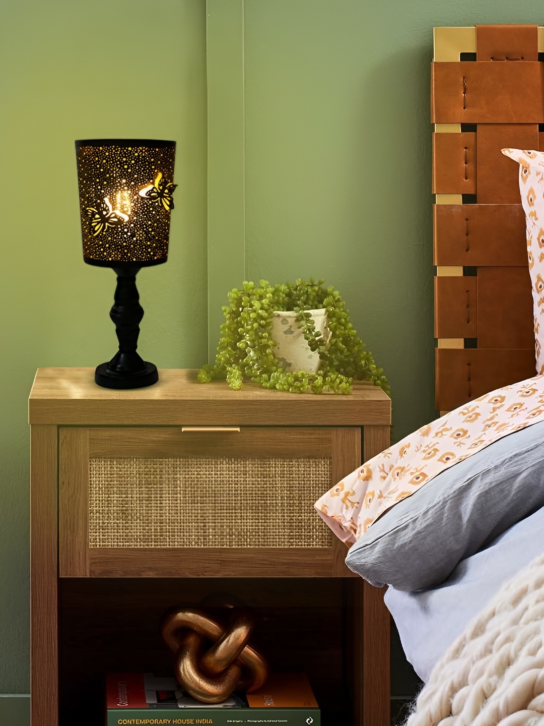 

MFD HOME FURNISHING Black Metal Contemporary Rectangle Table Lamp with Bulb