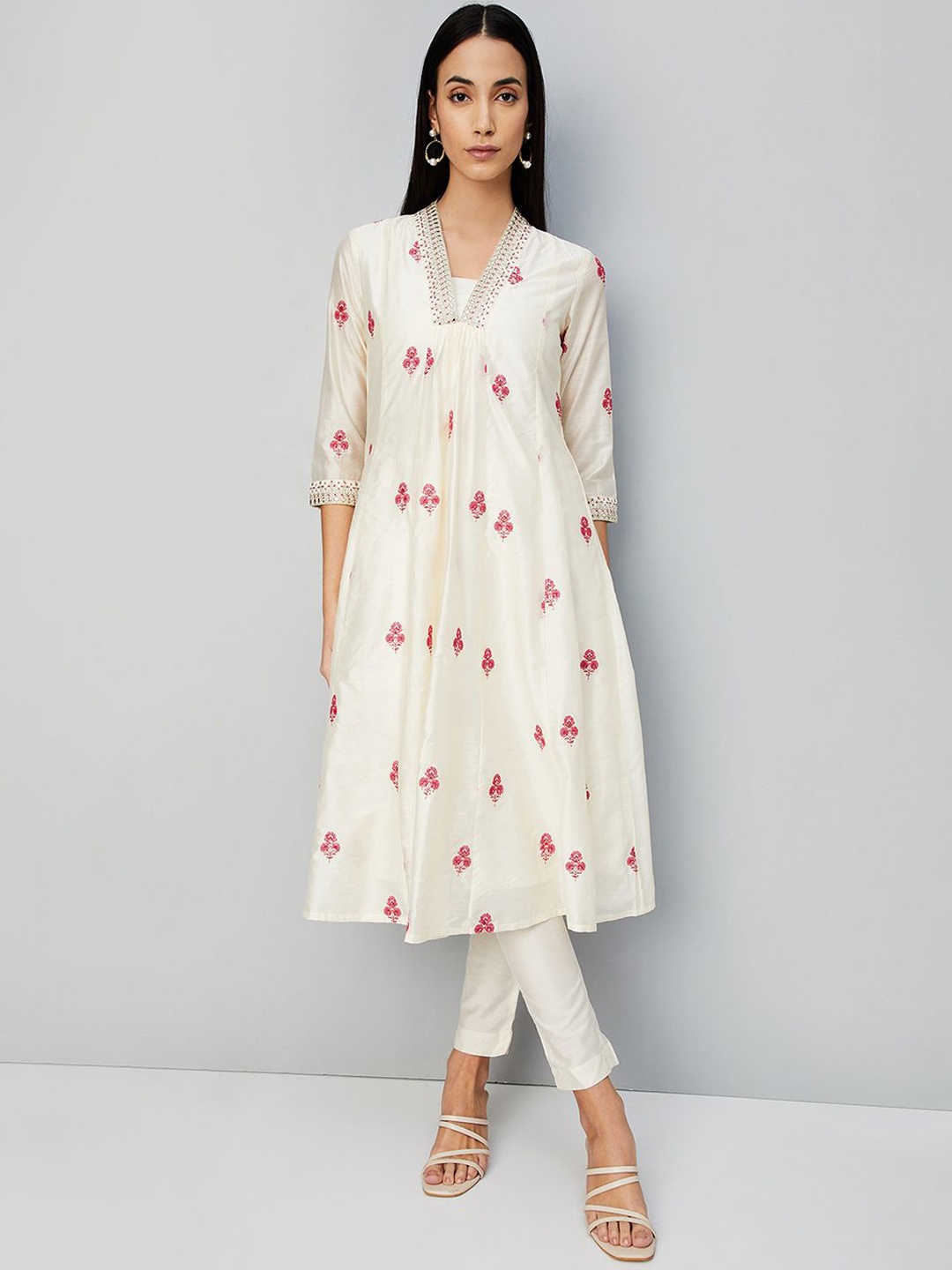 

max Women Embroidered Thread Work Anarkali Kurta, Off white