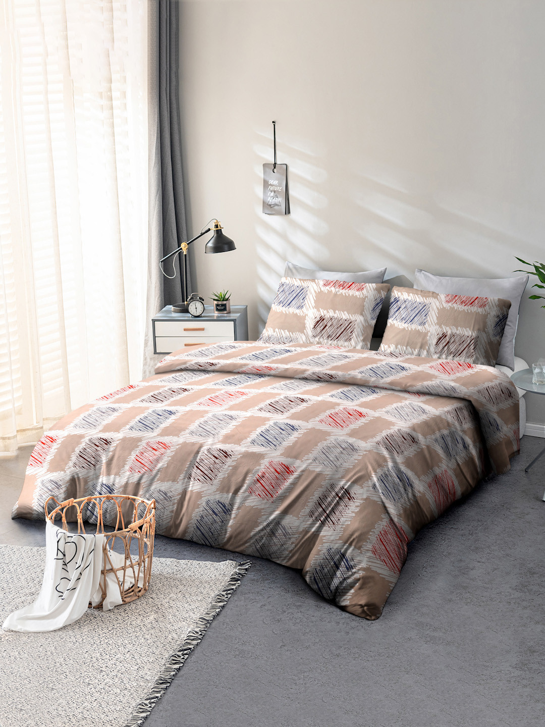 

Cortina Beige & White Geometric 140 TC Queen Bedsheet with 2 Pillow Covers