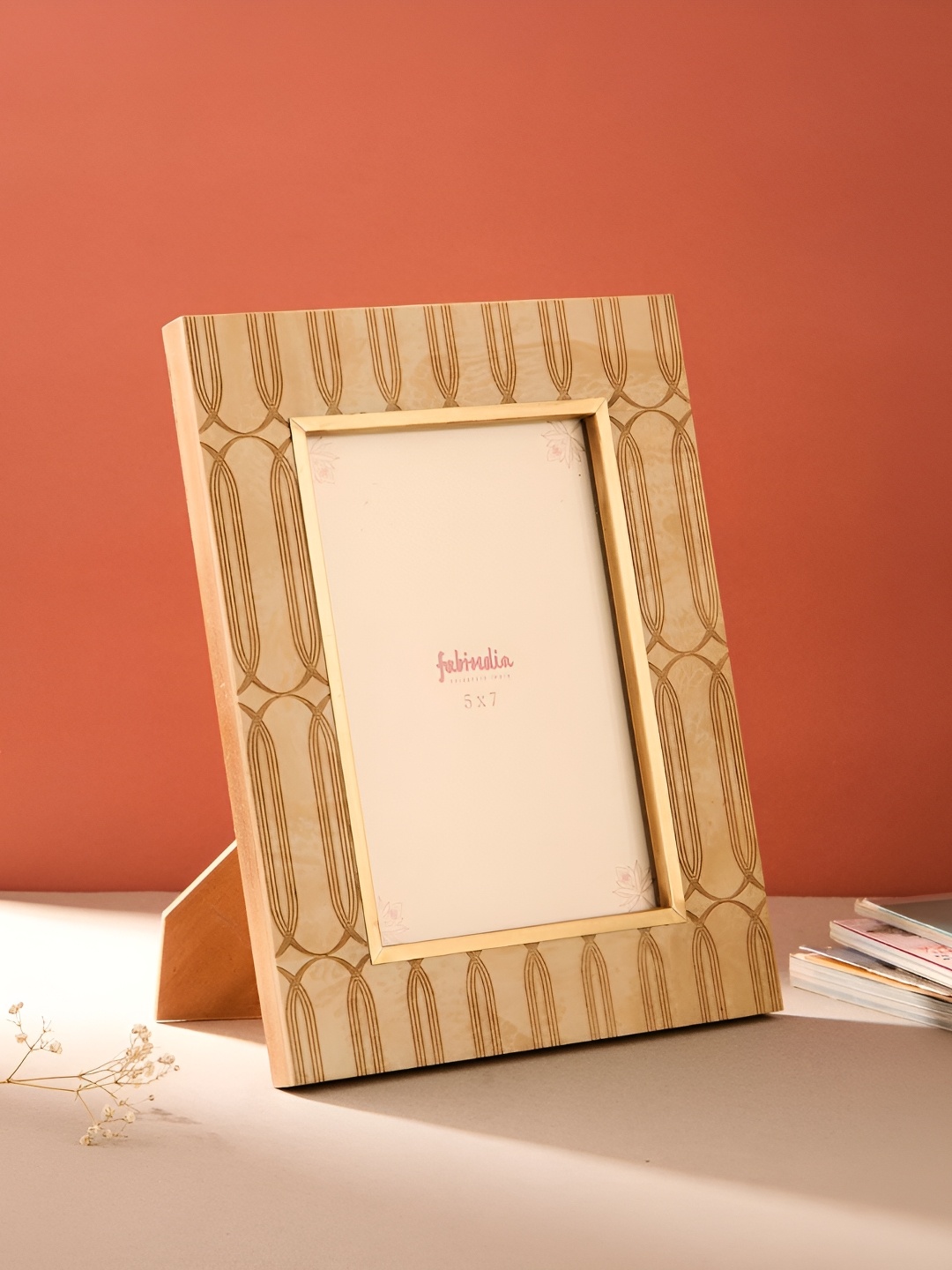 

Fabindia Brown & Beige 1 Pieces Plastic Table Photo Frames