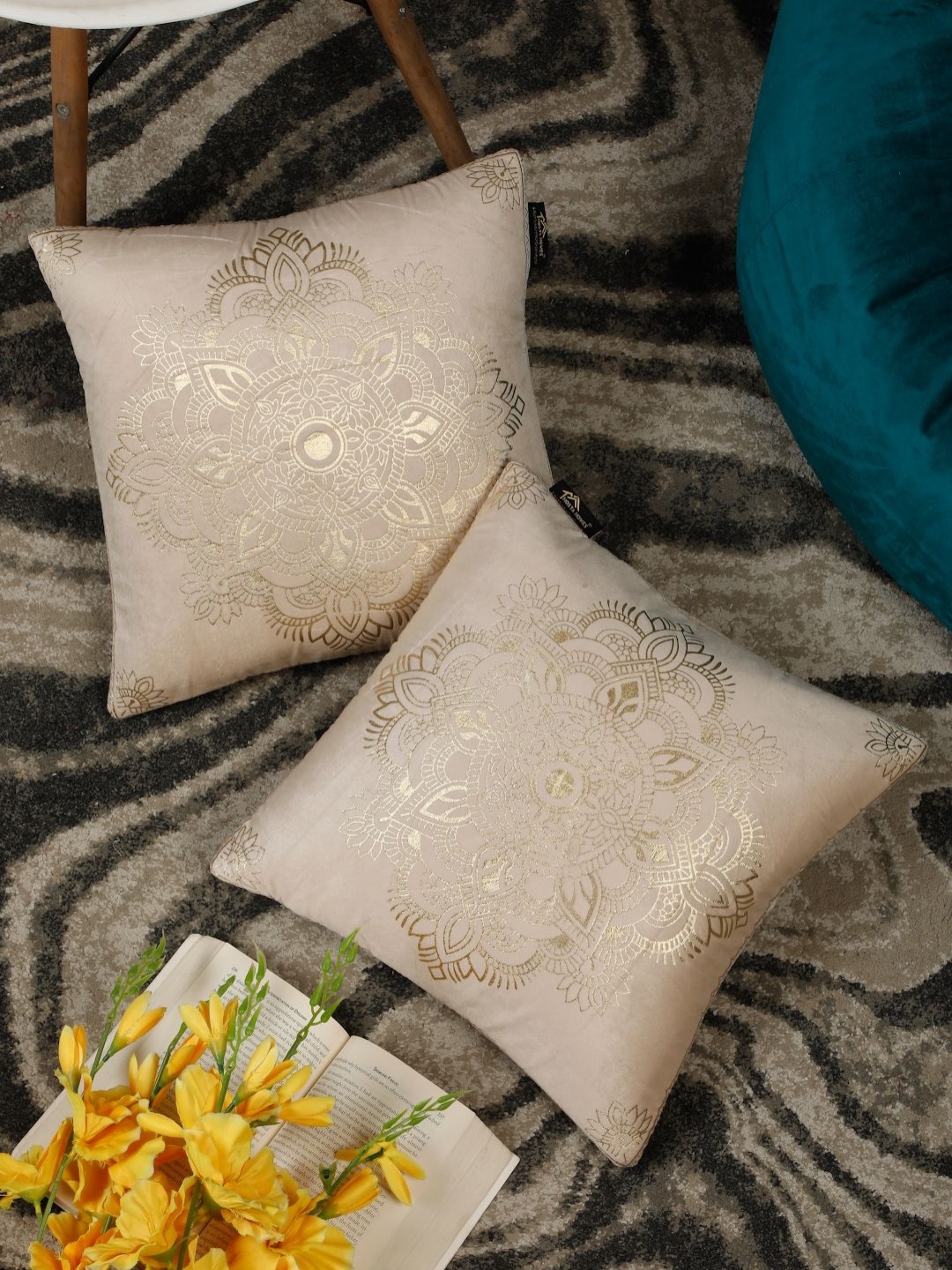 

HOSTA HOMES Cream-Coloured & Gold-Toned Set of 2 Floral Velvet Square Cushion Covers