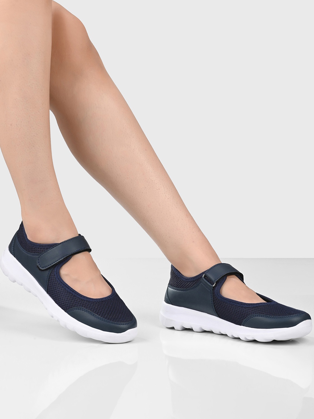 

MISEEN Women Colourblocked Sneakers, Navy blue