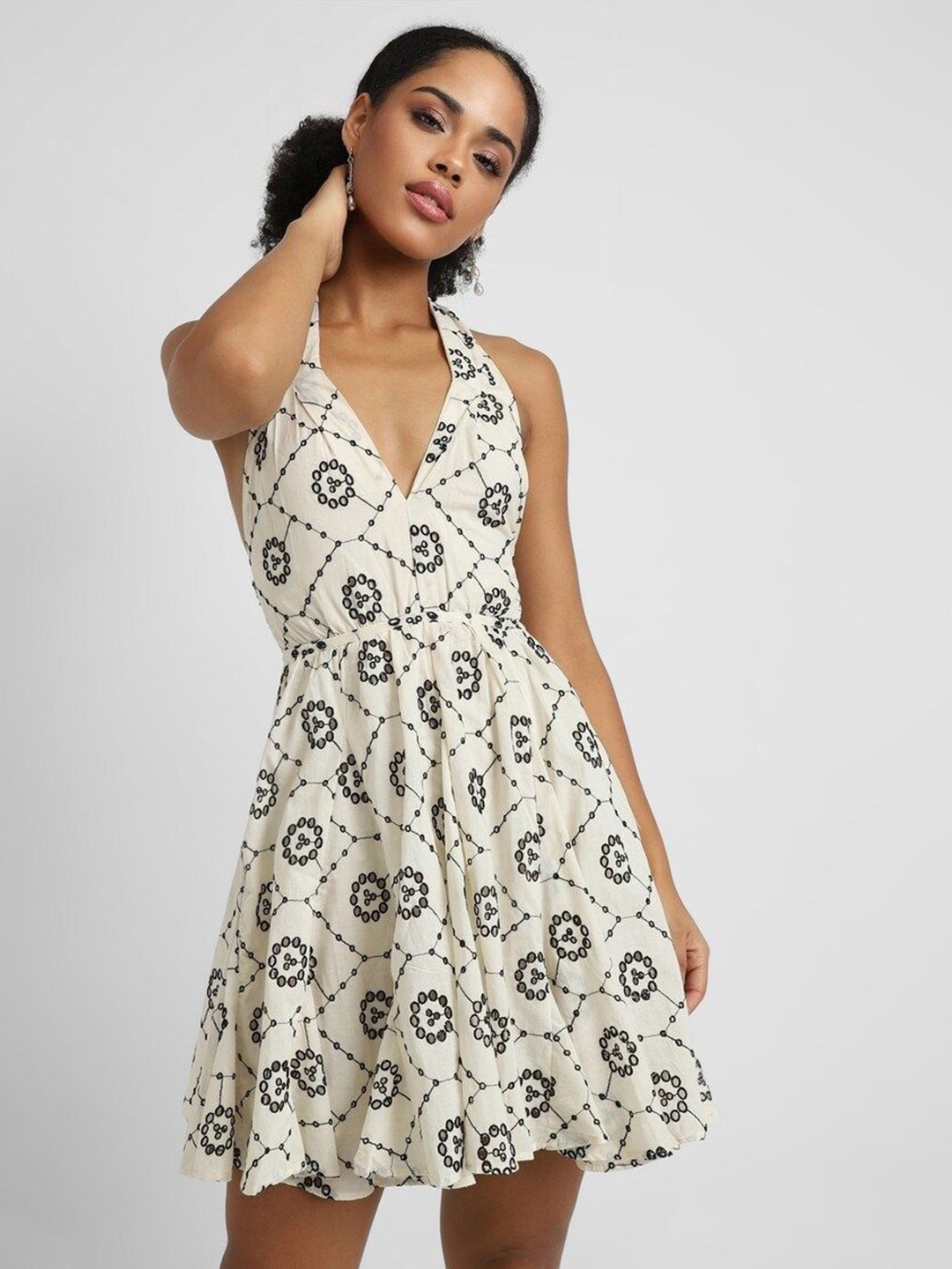 

FOREVER 21 Ethnic Motifs Print Halter Neck Fit & Flare Dress, Cream