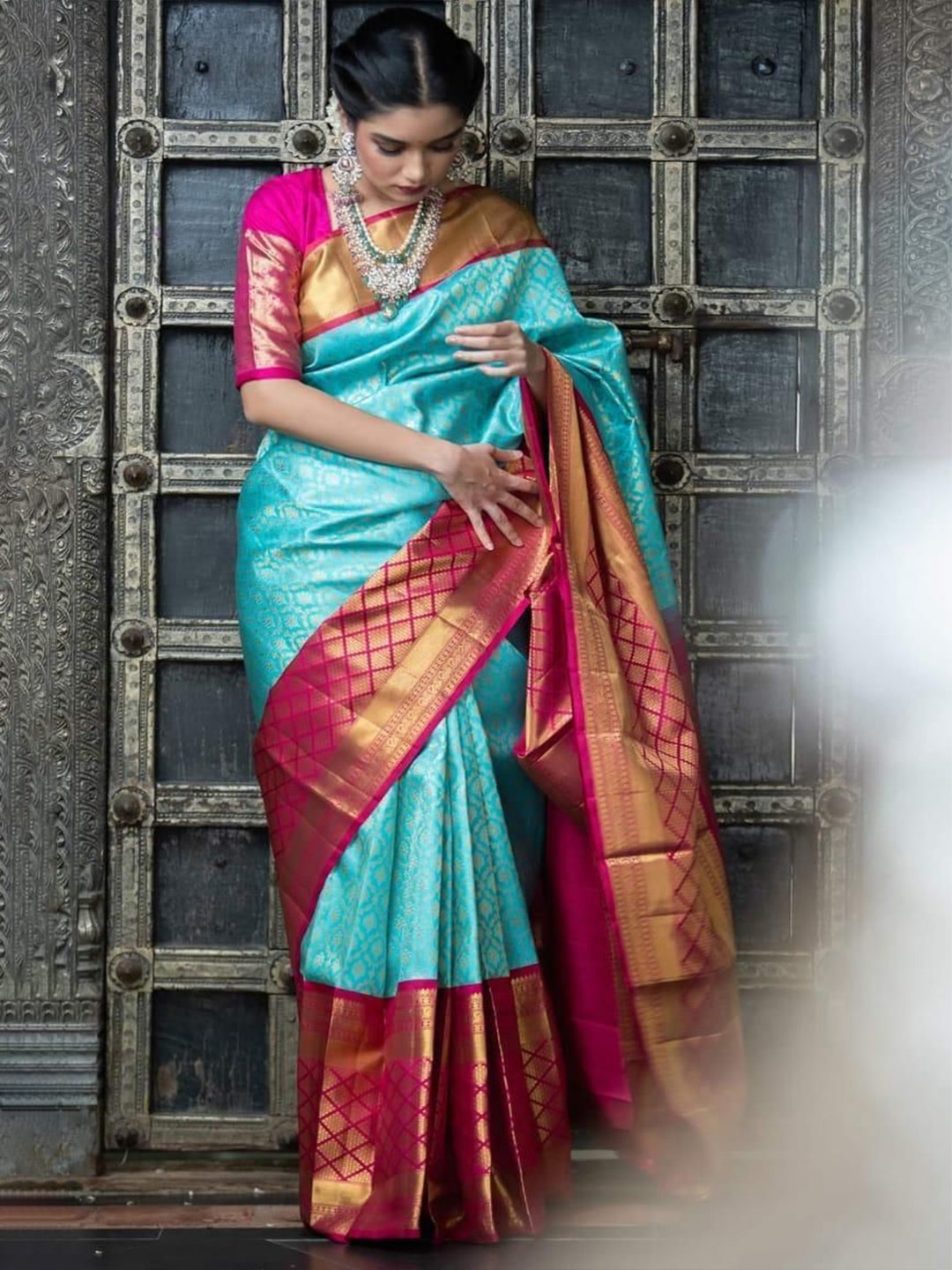 

revika Woven Design Zari Pure Silk Kanjeevaram Saree, Green