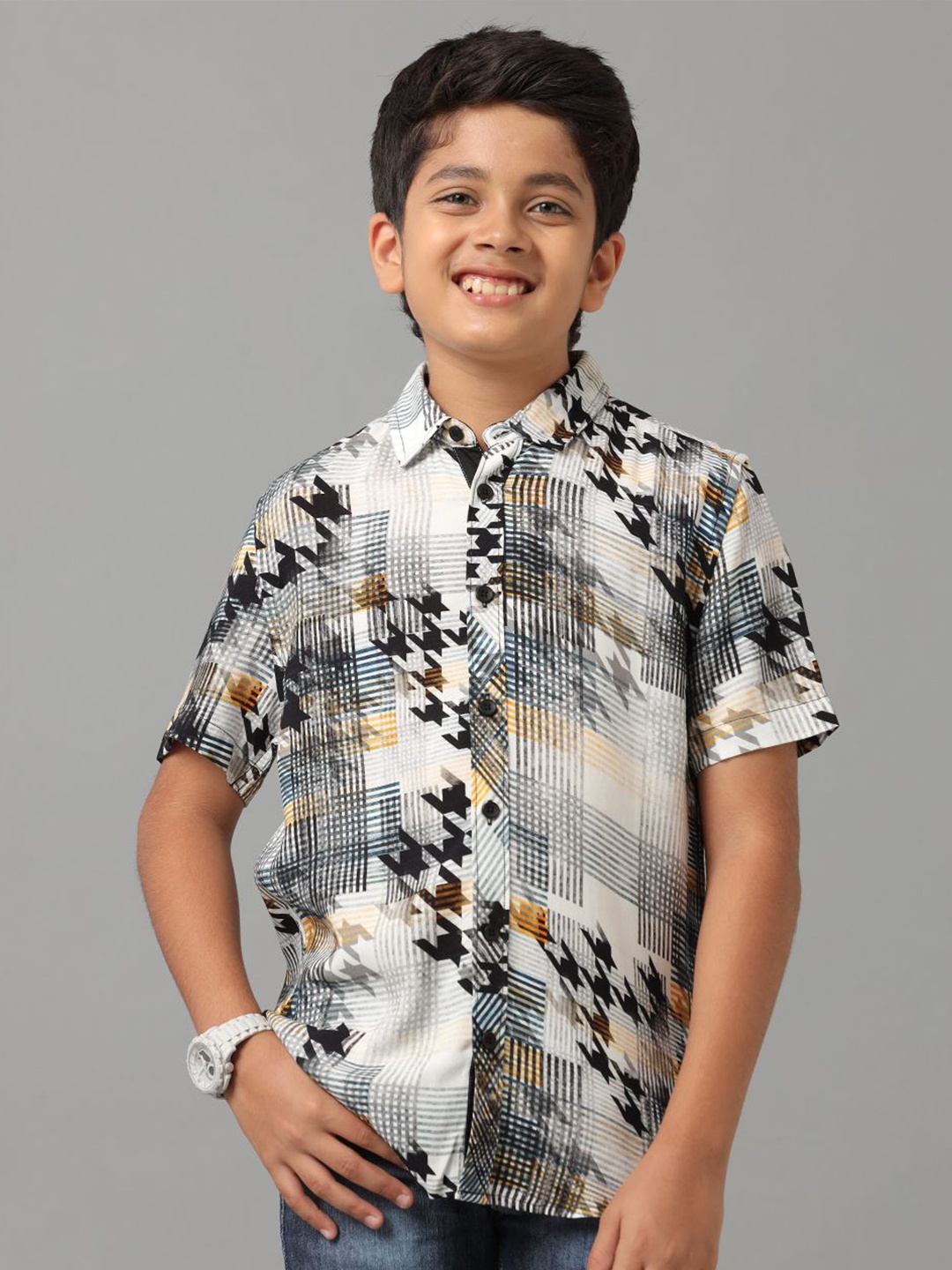 

UNDER FOURTEEN ONLY Boys Opaque Printed Casual Shirt, Black