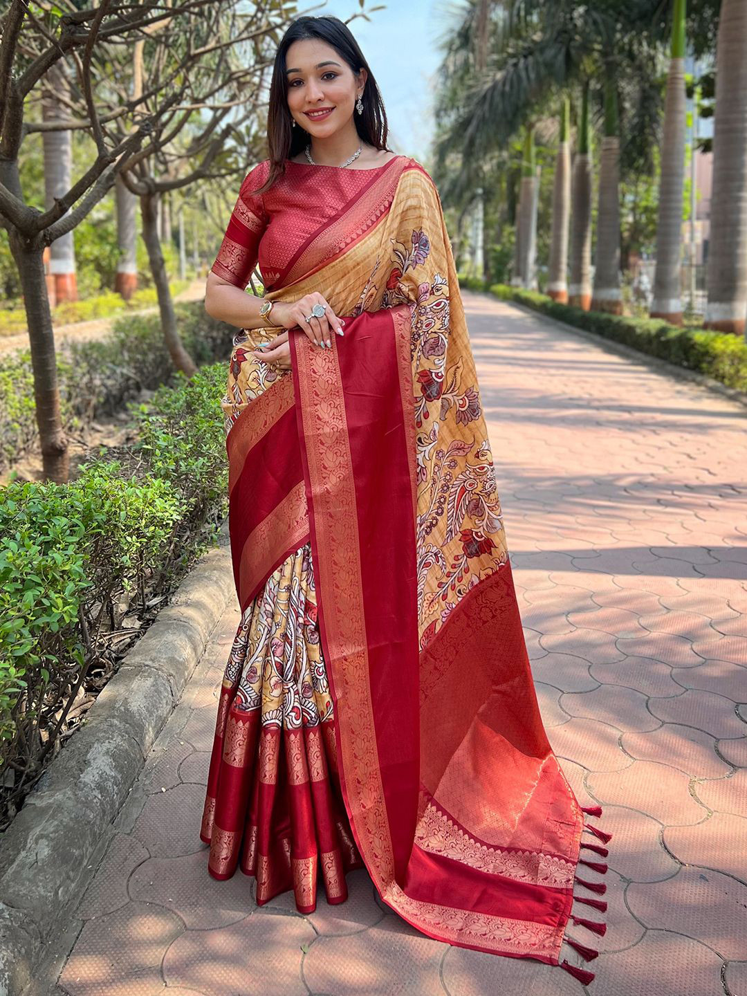 

PATLIPALLU Kalamkari Zari Art Silk Banarasi Saree, Yellow