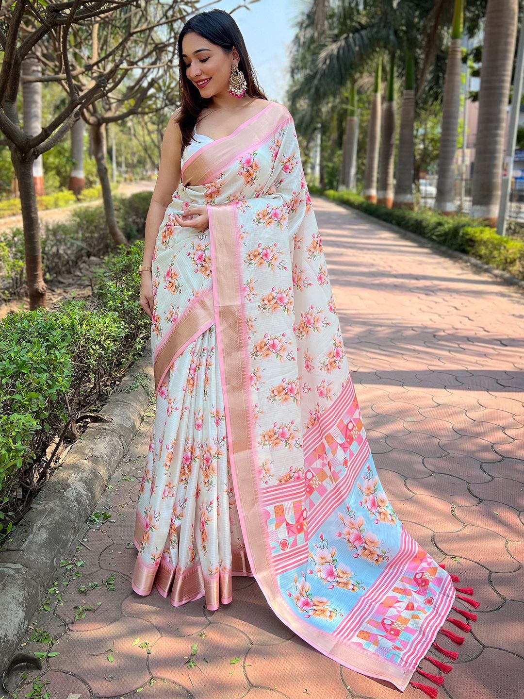 

PATLIPALLU Floral Zari Art Silk Kota Saree, Peach