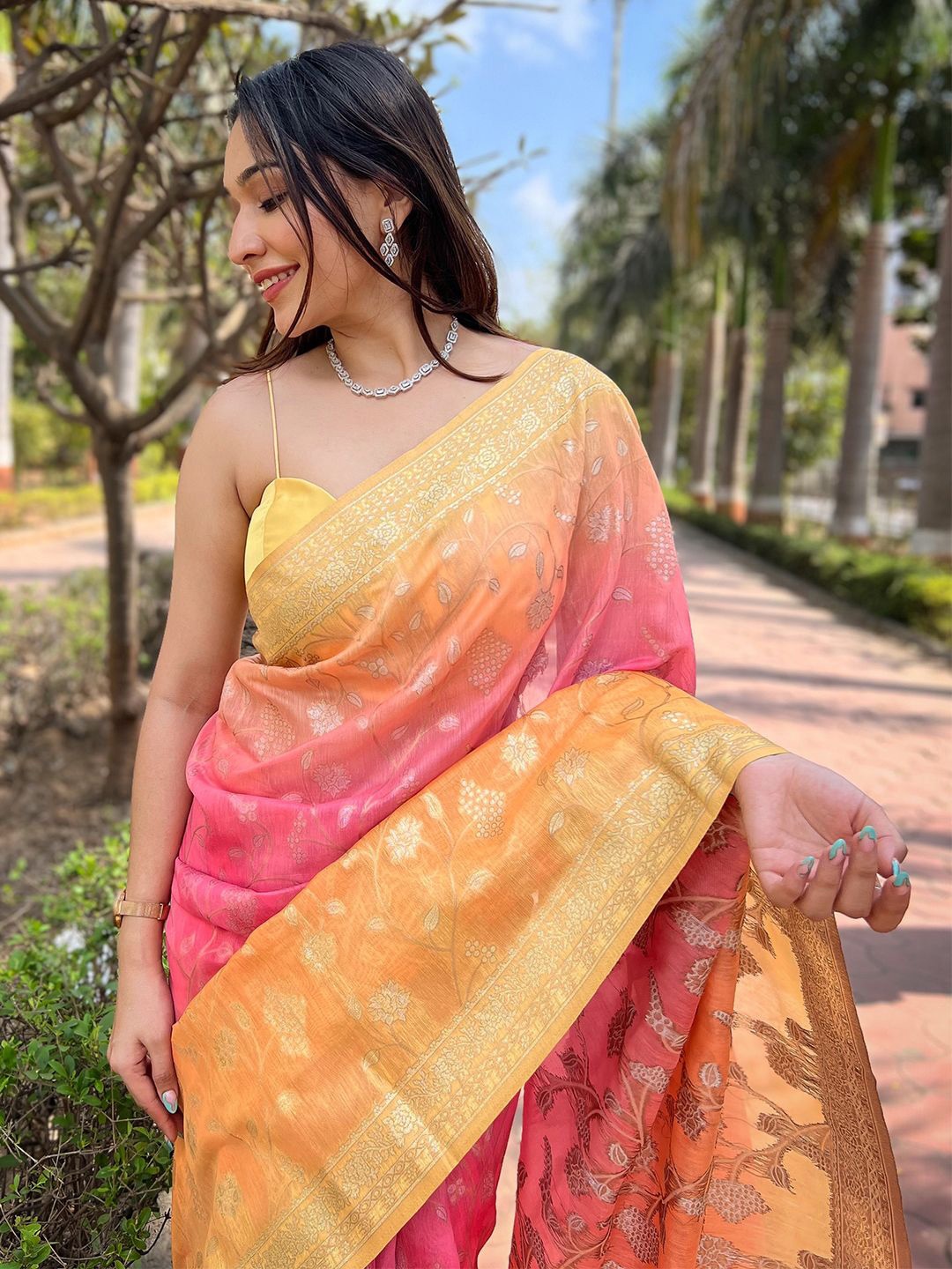 

PATLIPALLU Woven Design Zari Art Silk Banarasi Saree, Pink
