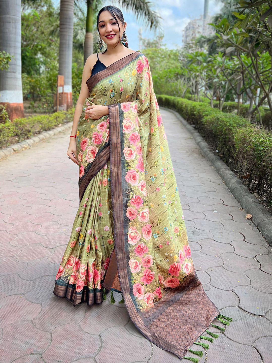 

PATLIPALLU Floral Zari Art Silk Banarasi Saree, Olive