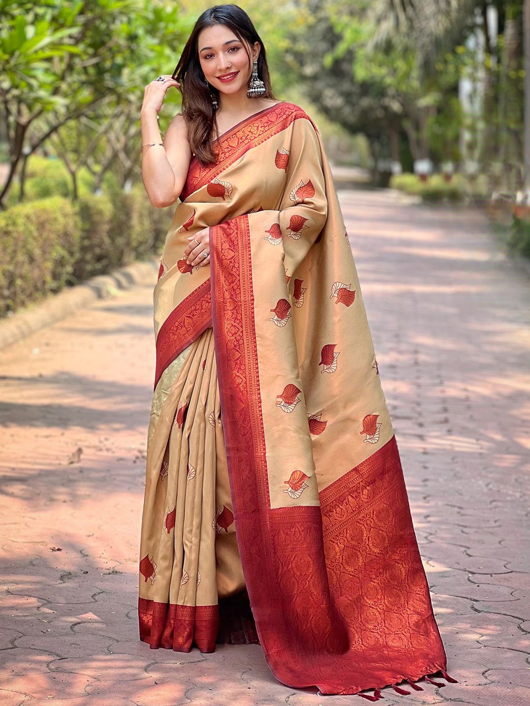 

PATLIPALLU Woven Design Zari Art Silk Banarasi Saree, Pink