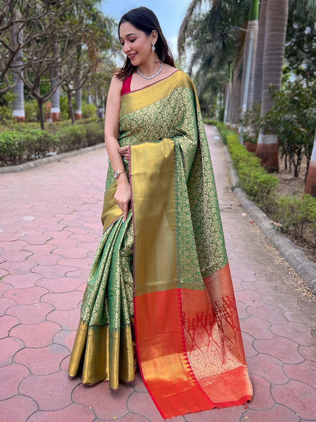 

PATLIPALLU Woven Design Zari Art Silk Banarasi Saree, Olive
