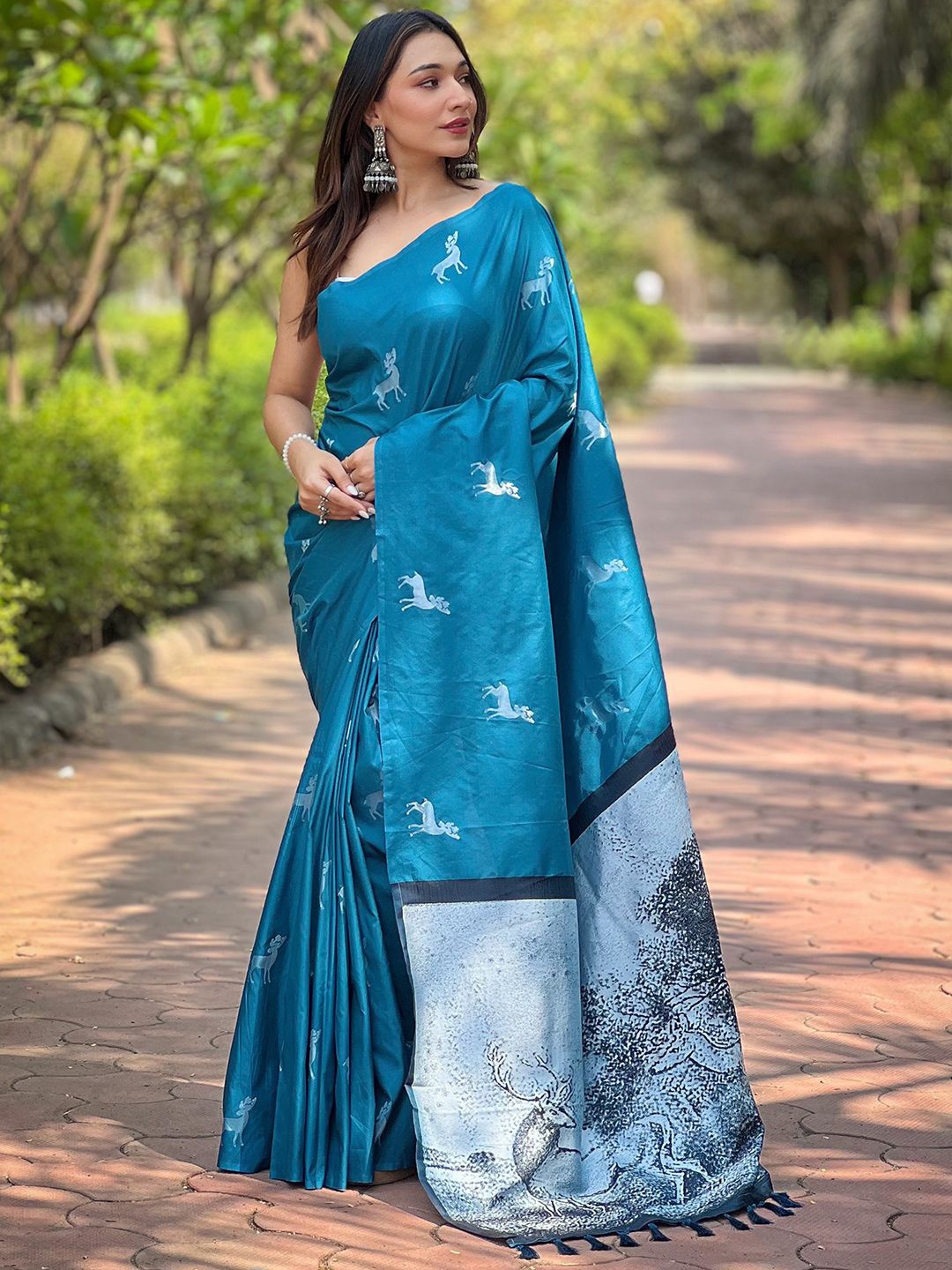 

PATLIPALLU Woven Design Zari Silk Blend Banarasi Saree, Teal