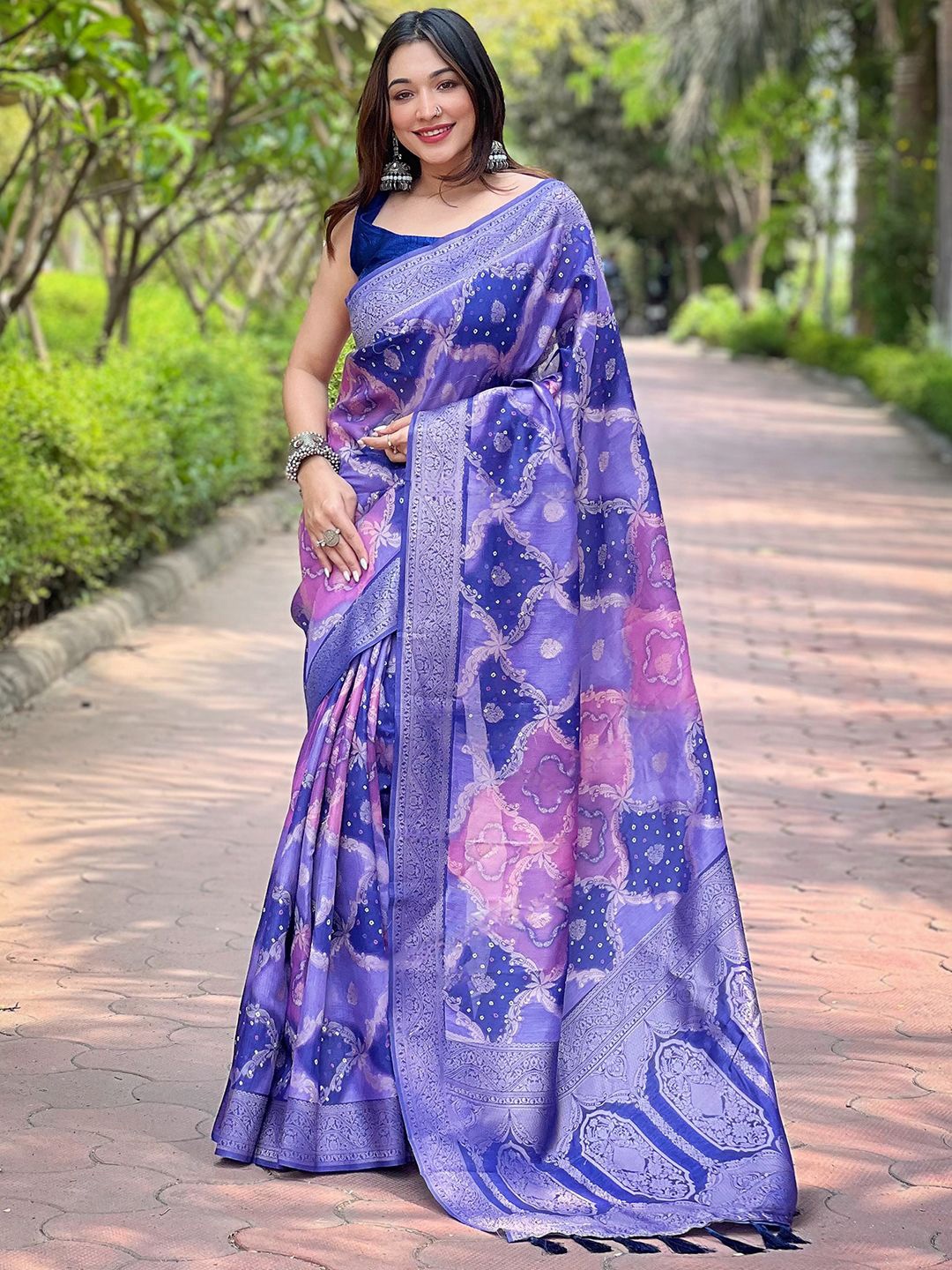 

PATLIPALLU Woven Design Zari Silk Blend Banarasi Saree, Purple