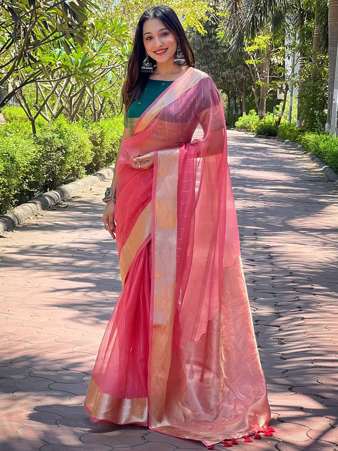 

PATLIPALLU Embellished Zari Saree, Pink