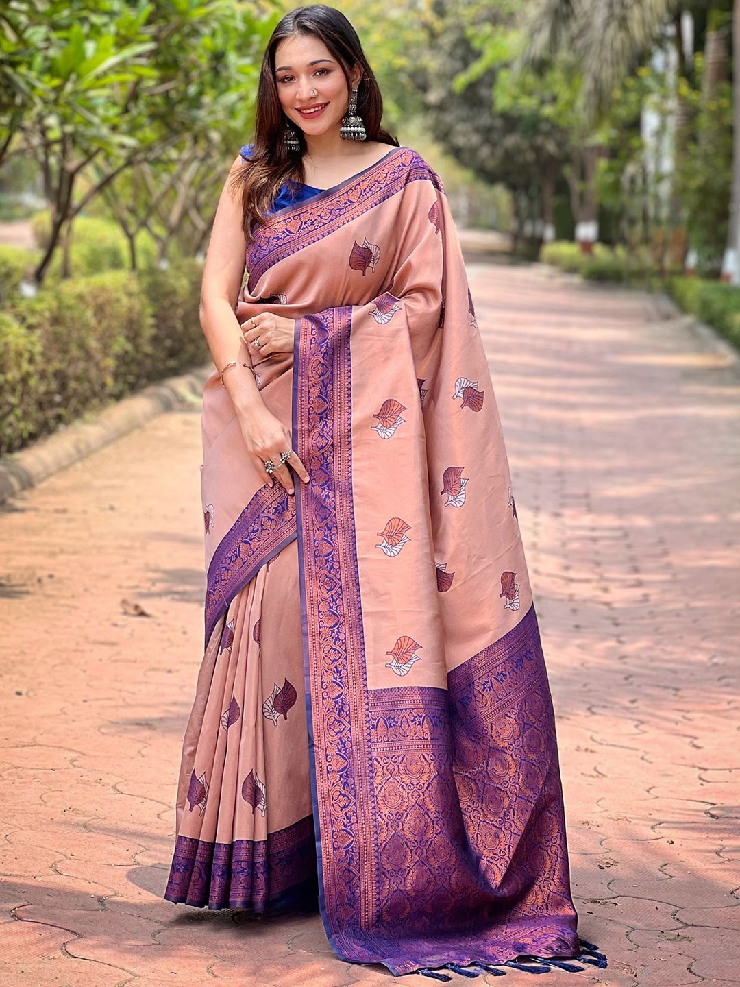 

PATLIPALLU Woven Design Zari Art Silk Banarasi Saree, Peach