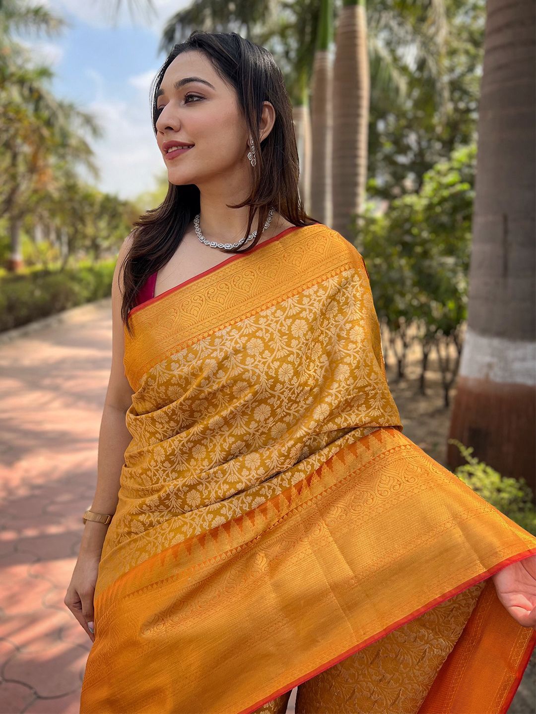 

PATLIPALLU Woven Design Zari Art Silk Banarasi Saree, Yellow