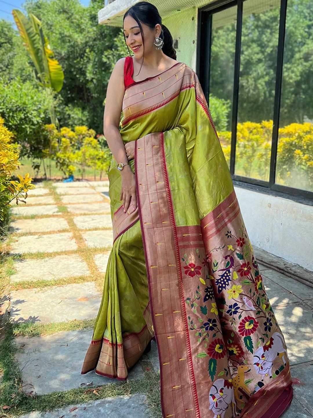 

PATLIPALLU Woven Design Zari Art Silk Banarasi Saree, Lime green