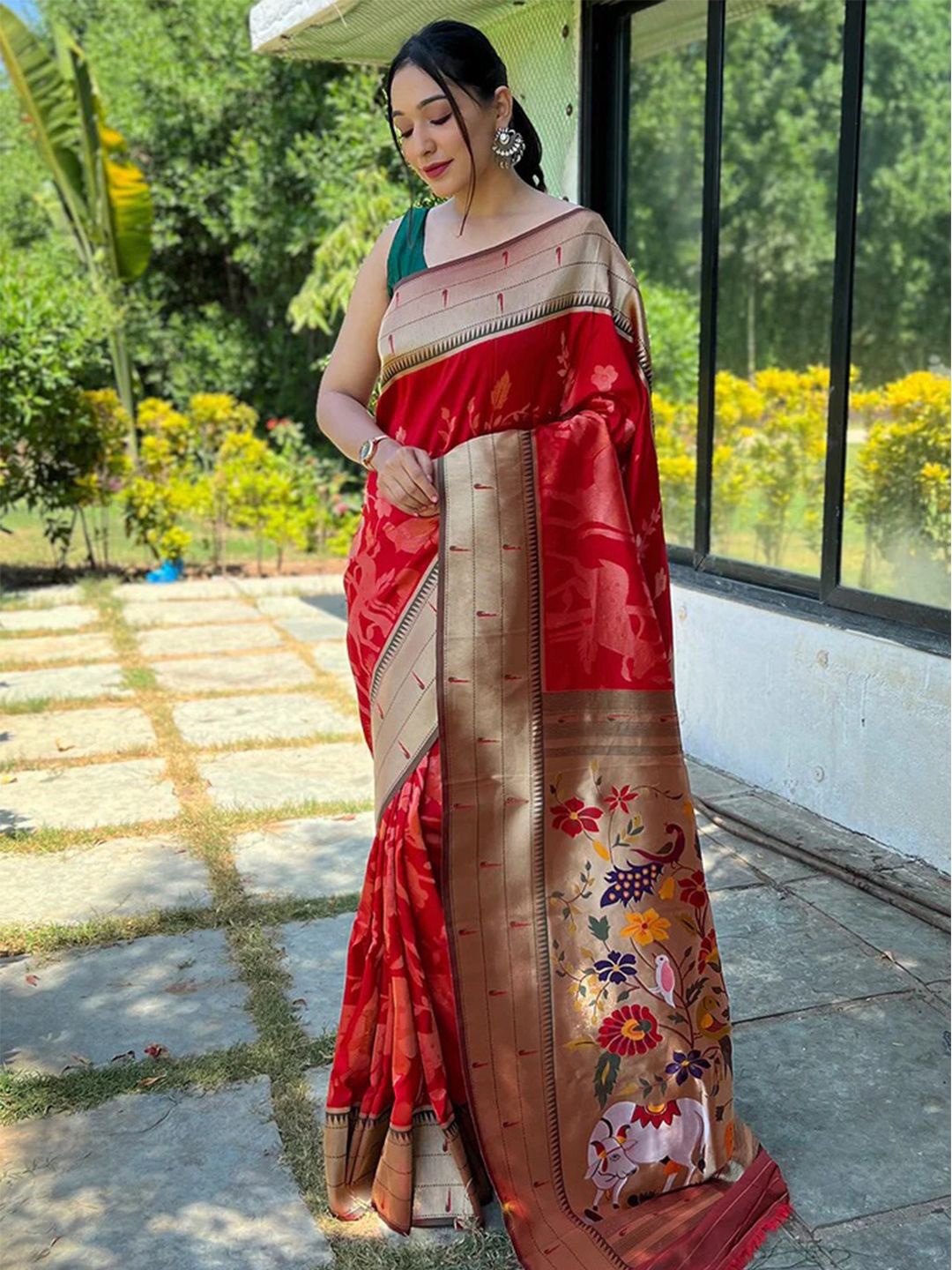 

PATLIPALLU Woven Design Zari Art Silk Banarasi Saree, Red